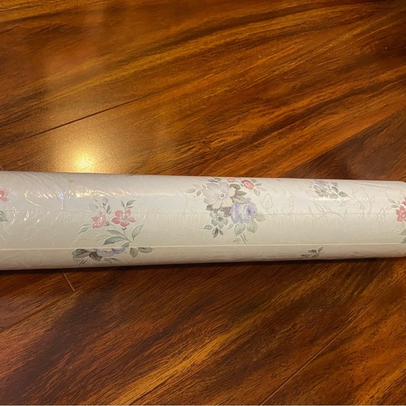 Mirage Sealed Pre-Pasted Solid Sheet Vinyl white floral Print - Picture 8 of 10